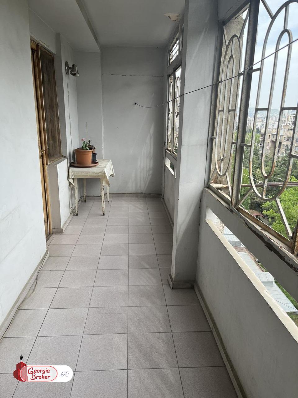 იყიდება ახალი გარემონტებული 4 ოთახიანი ბინა