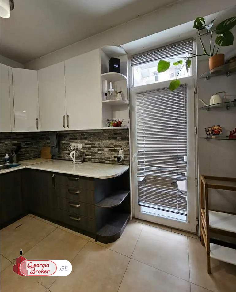 იყიდება ახალი გარემონტებული 2 ოთახიანი ბინა