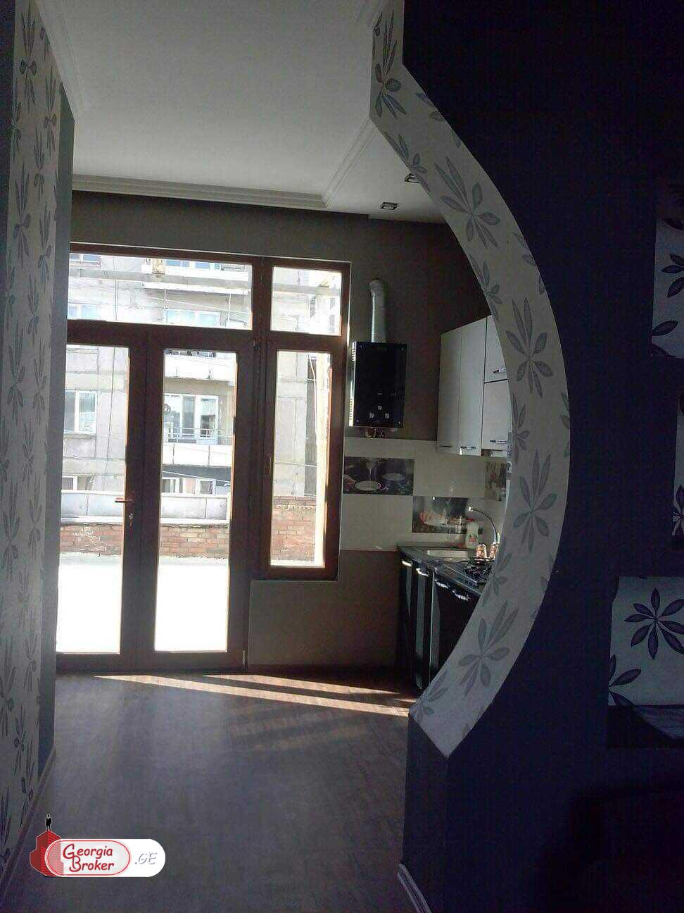 იყიდება ძველი გარემონტებული 2 ოთახიანი ბინა