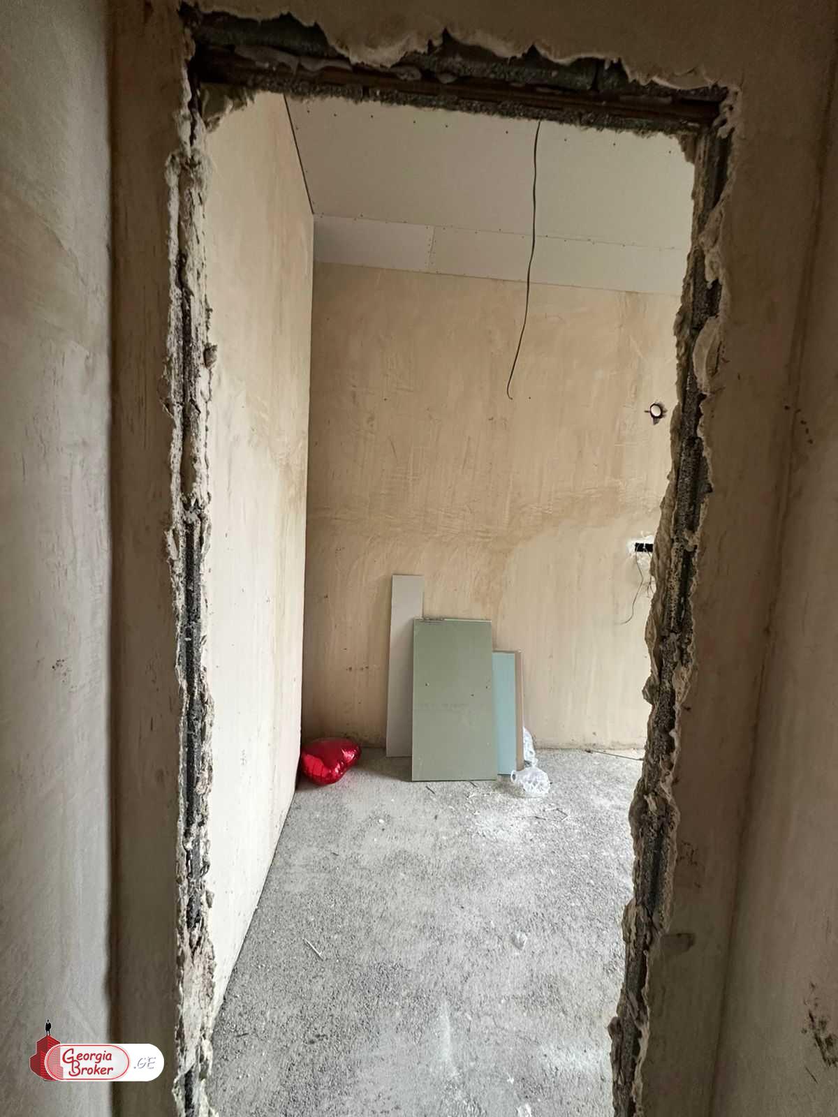 იყიდება ახალი აშენებული 3 ოთახიანი ბინა