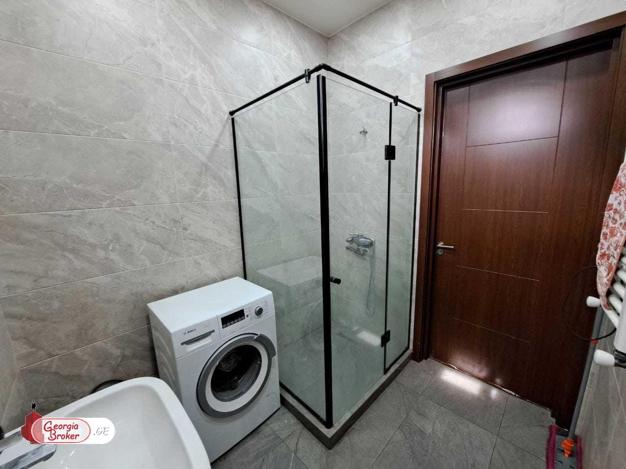 იყიდება ახალი გარემონტებული 4 ოთახიანი ბინა