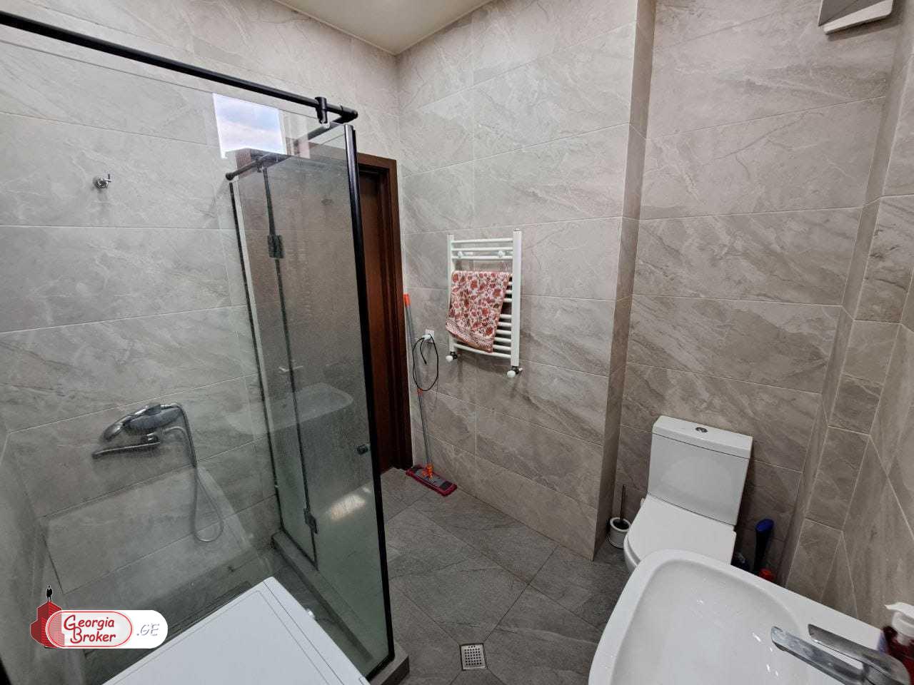 იყიდება ახალი გარემონტებული 4 ოთახიანი ბინა