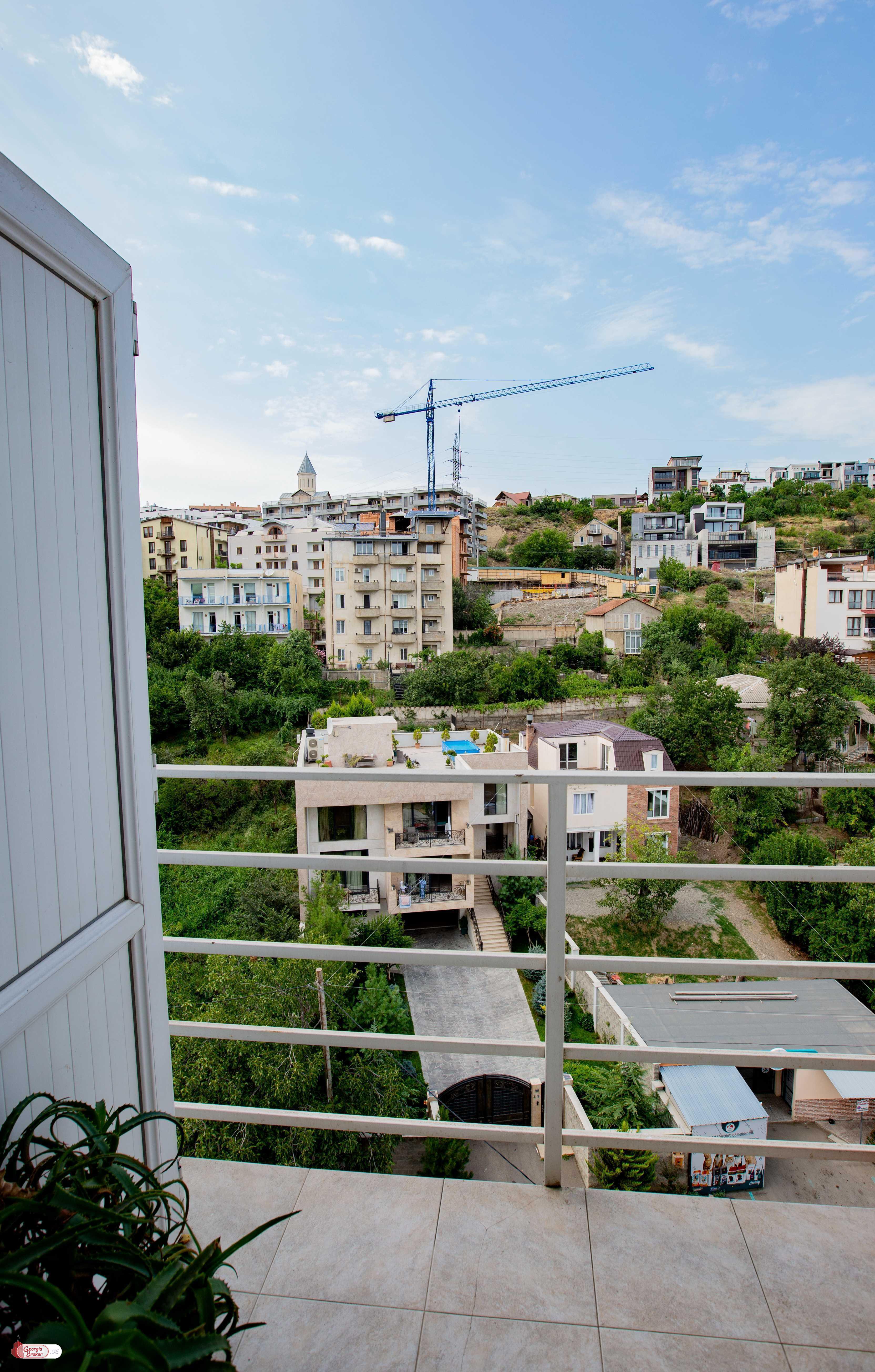 იყიდება ახალი გარემონტებული 4 ოთახიანი ბინა