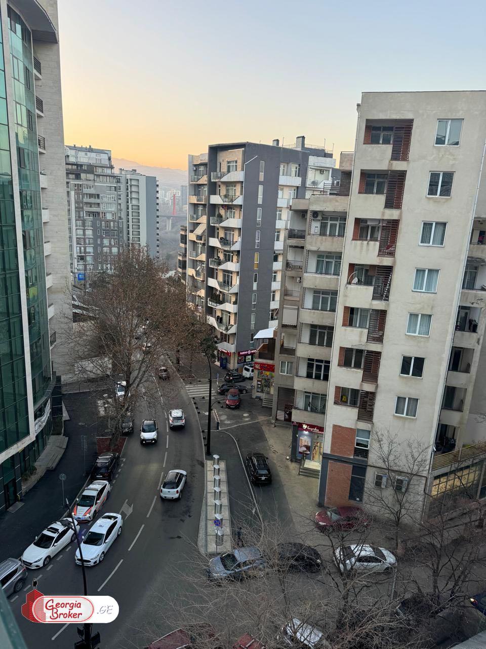 იყიდება ახალი გარემონტებული 4 ოთახიანი ბინა