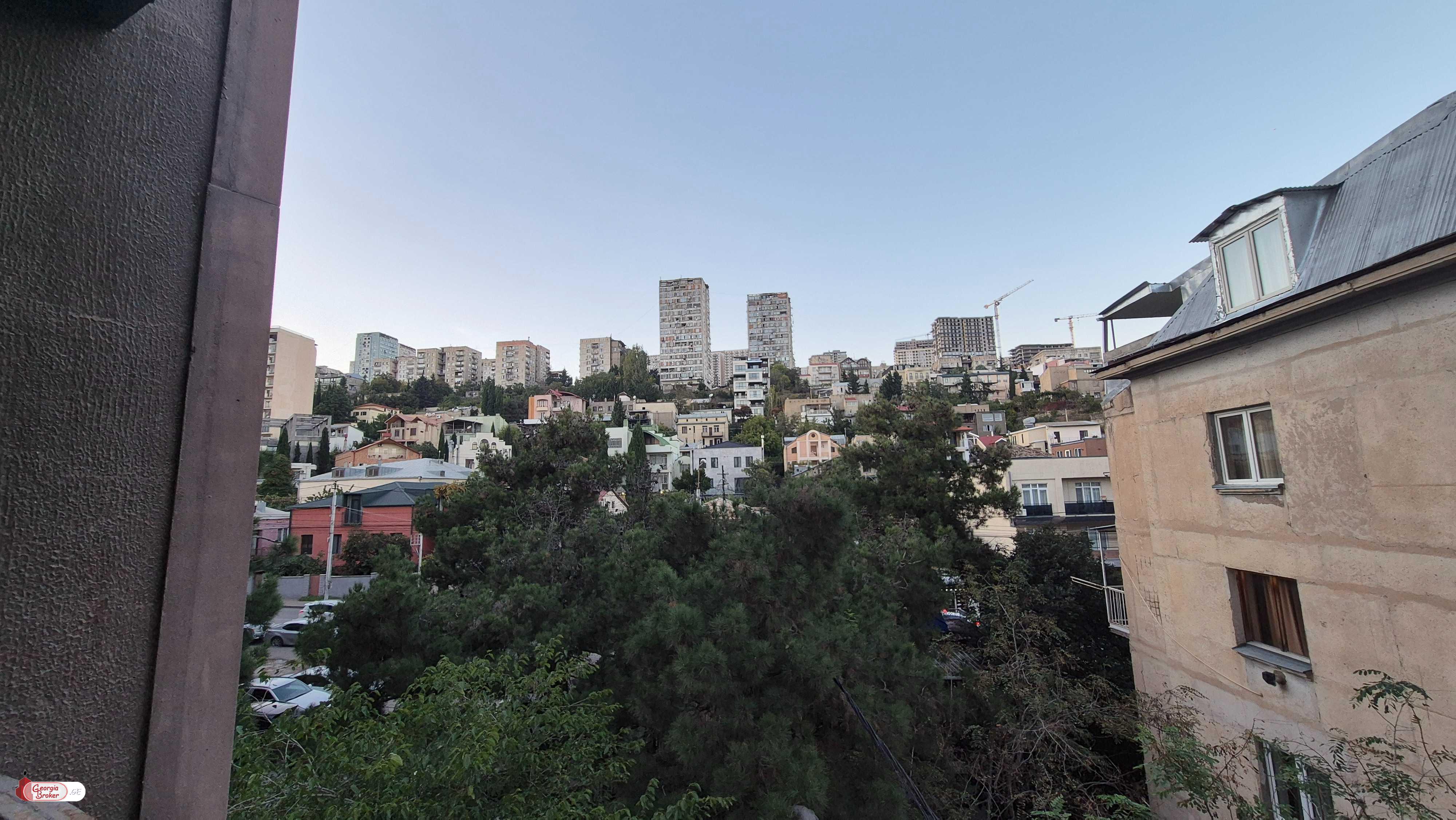 იყიდება ახალი გარემონტებული 4 ოთახიანი ბინა