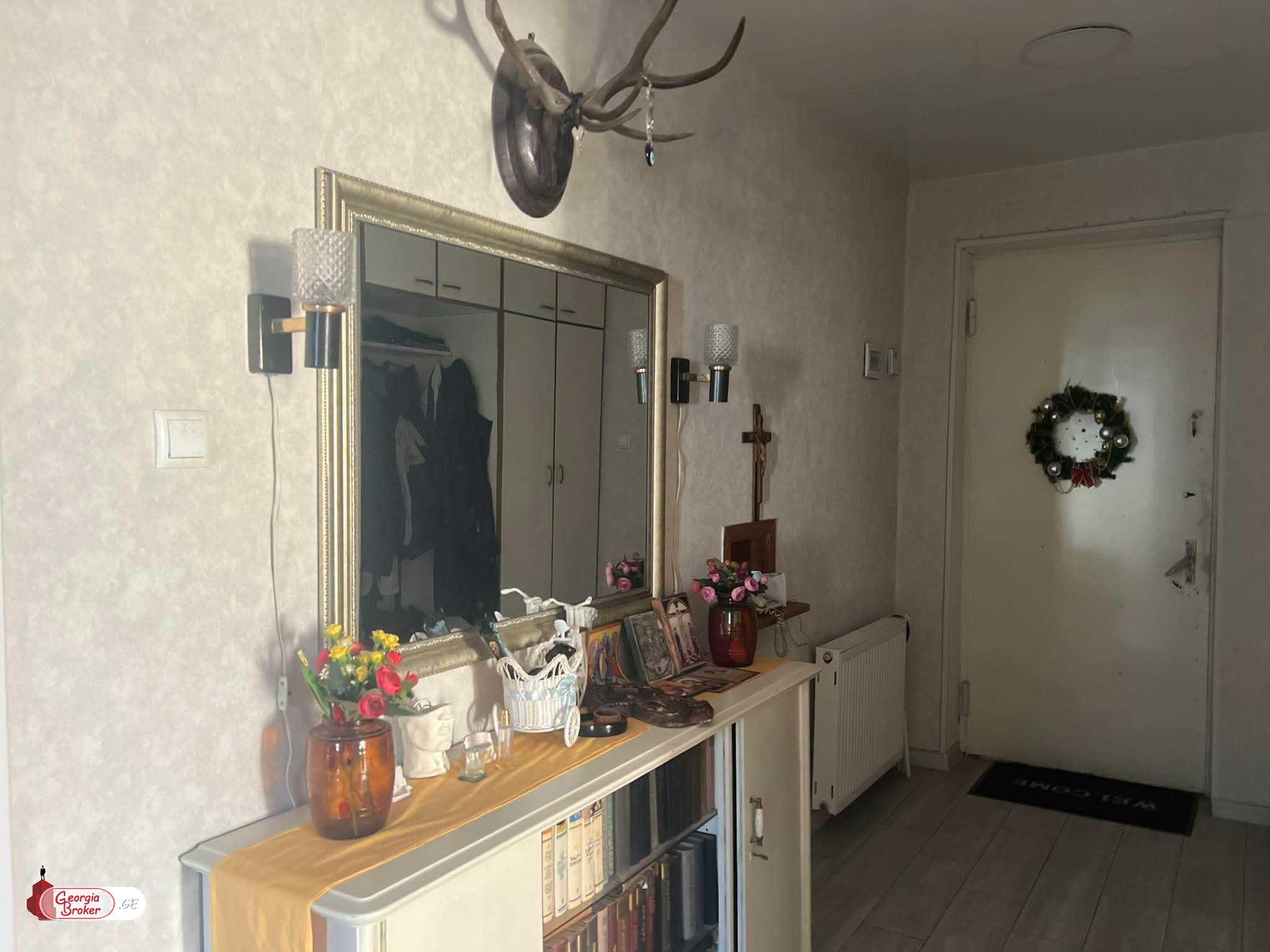 იყიდება ახალი გარემონტებული 5 ოთახიანი ბინა