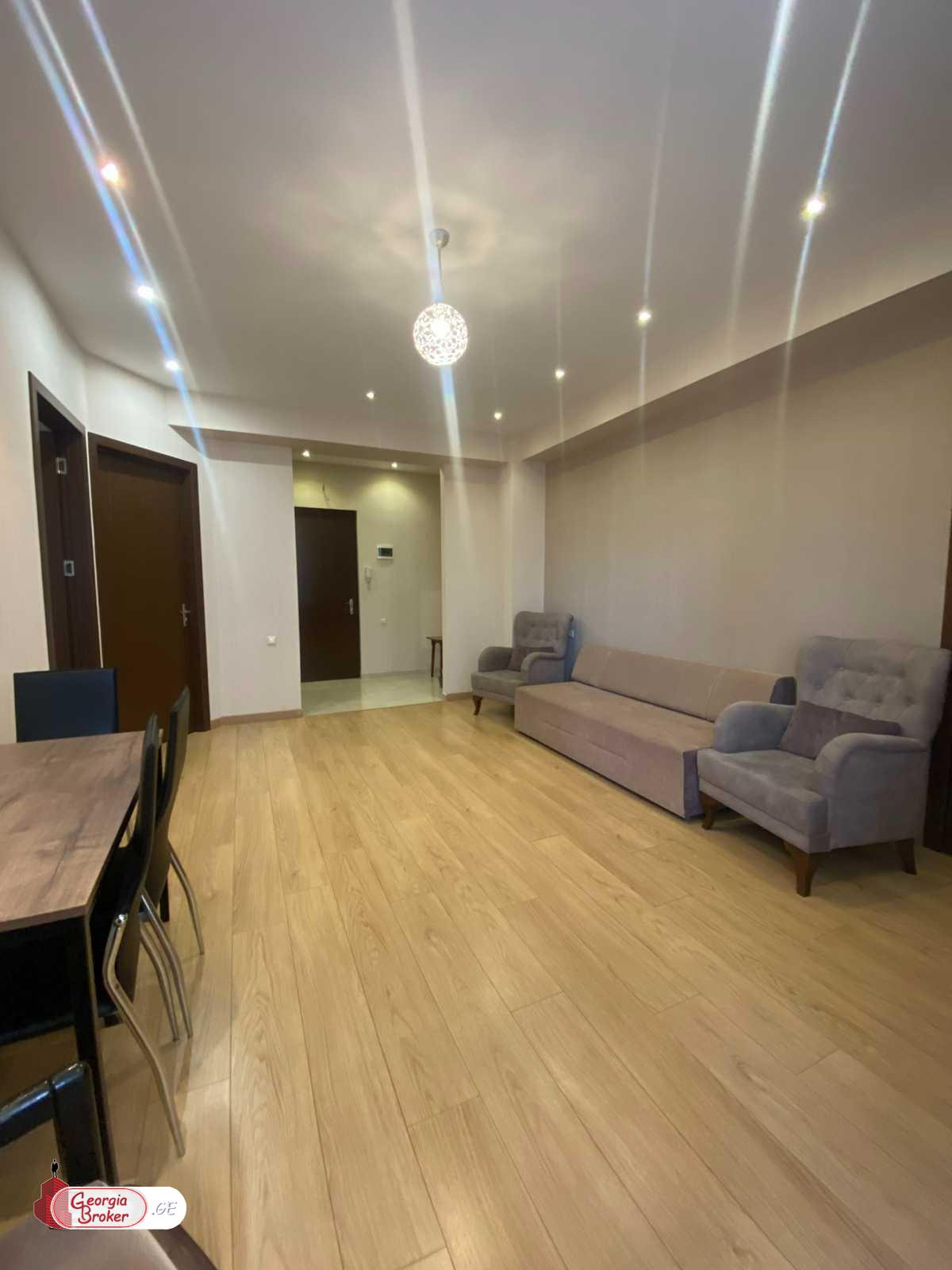 იყიდება ახალი გარემონტებული 4 ოთახიანი ბინა