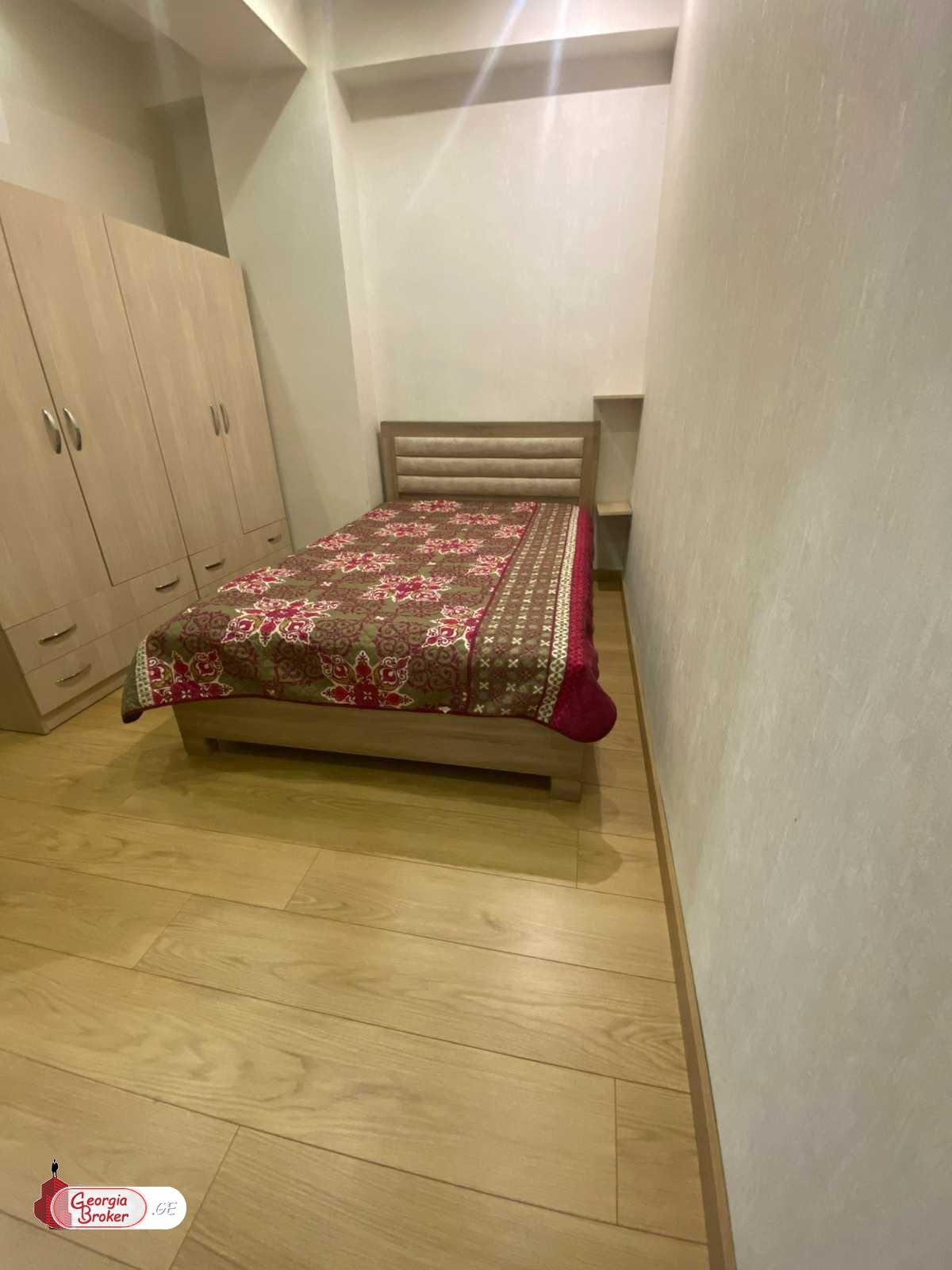 იყიდება ახალი გარემონტებული 4 ოთახიანი ბინა