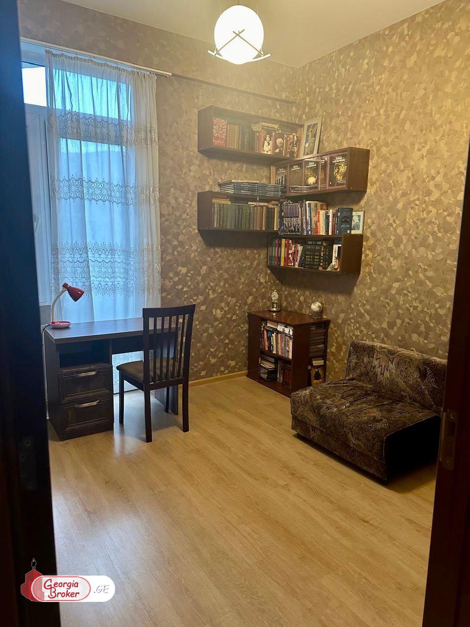 nearly repaired 3-room apartment for sale