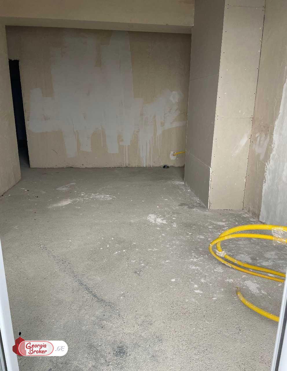 იყიდება ახალი აშენებული 2 ოთახიანი ბინა