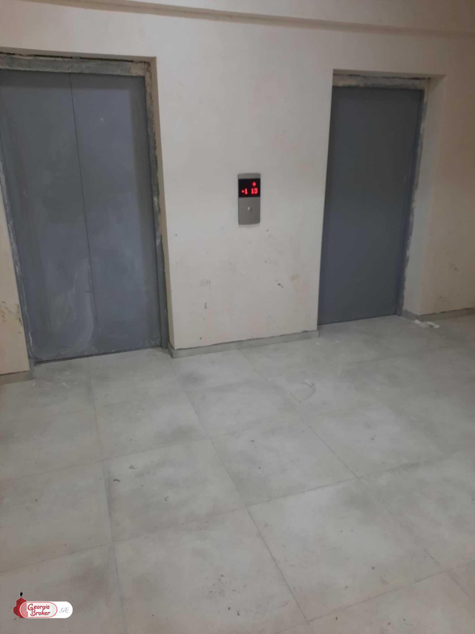 იყიდება ახალი აშენებული 3 ოთახიანი ბინა