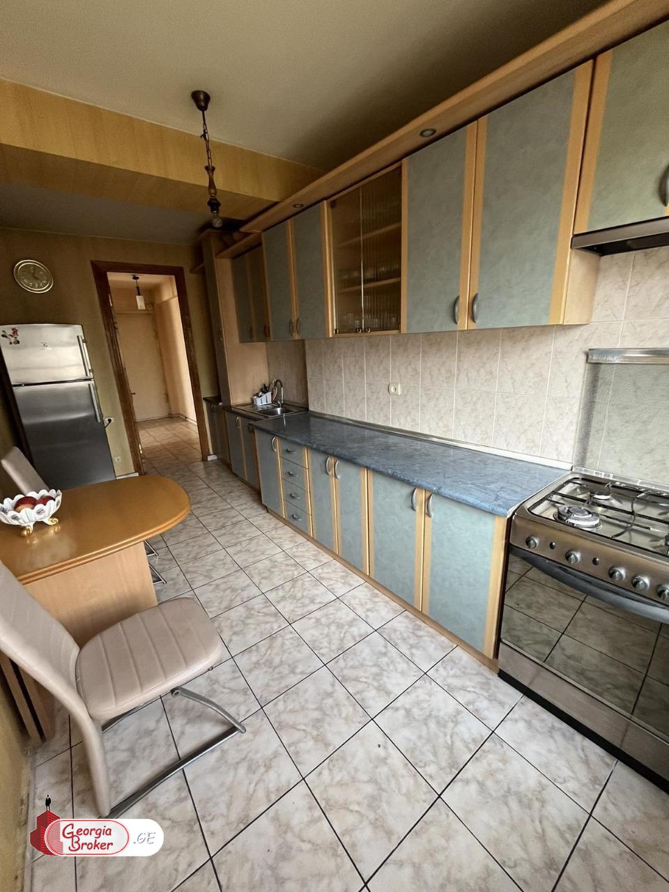 იყიდება ახალი გარემონტებული 4 ოთახიანი ბინა