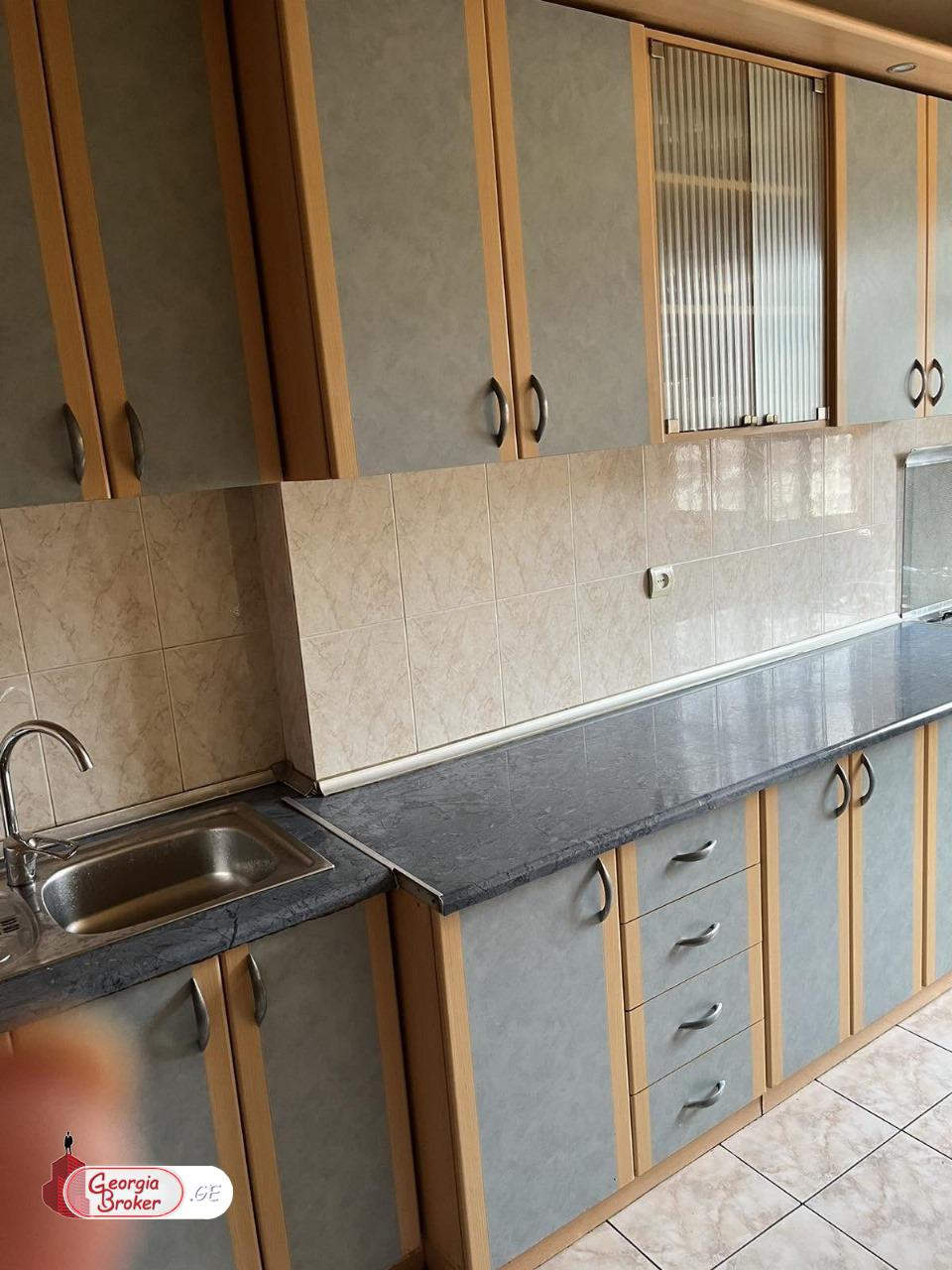 იყიდება ახალი გარემონტებული 4 ოთახიანი ბინა