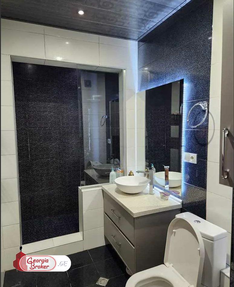 იყიდება ახალი გარემონტებული 4 ოთახიანი ბინა