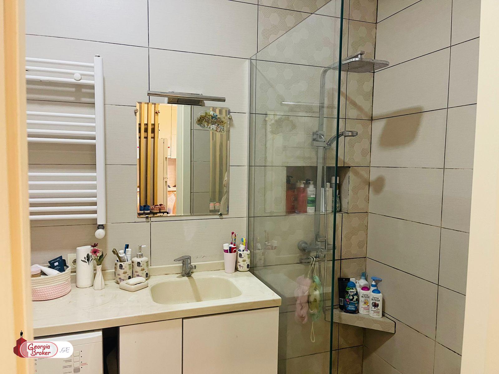 იყიდება ახალი გარემონტებული 3 ოთახიანი ბინა