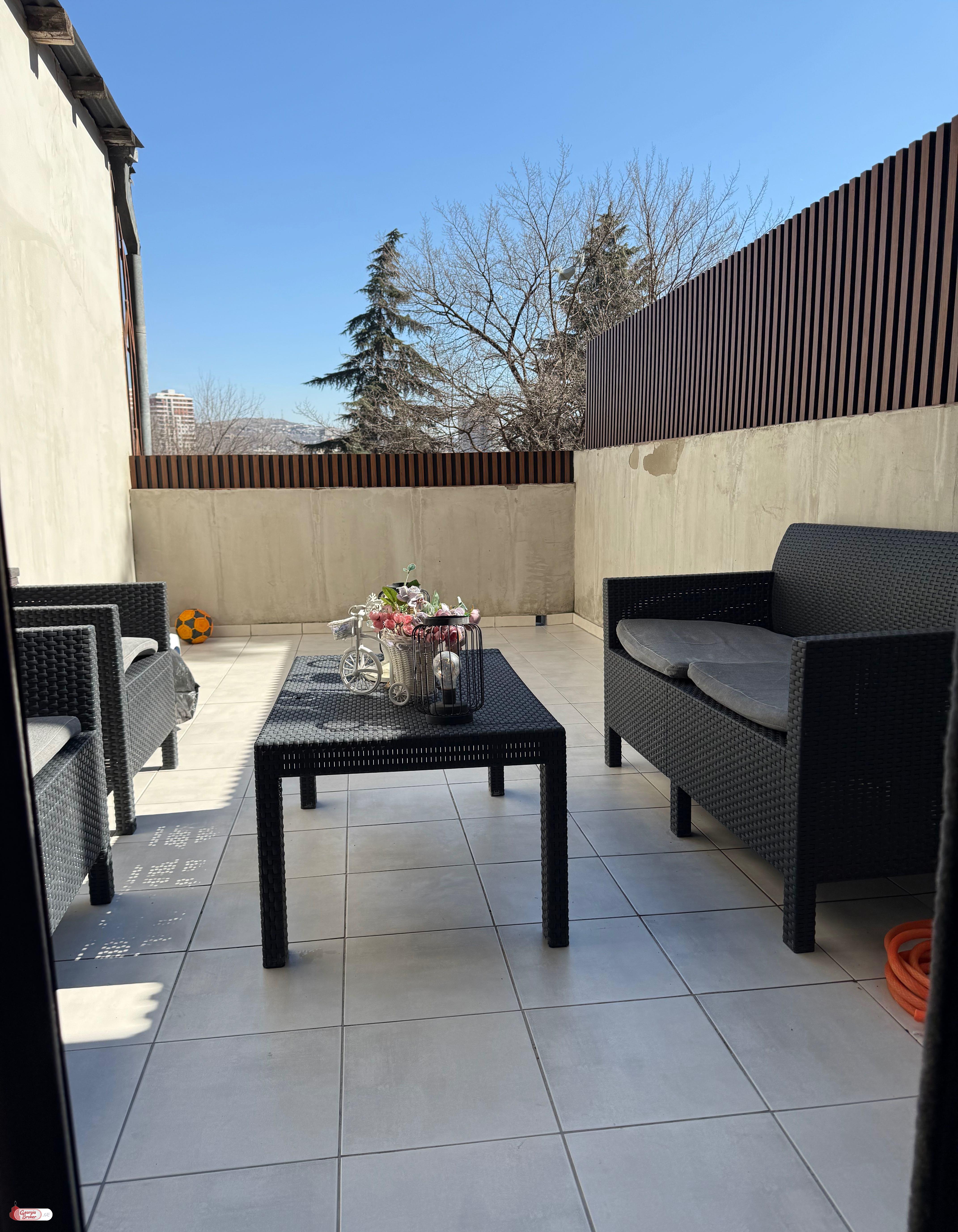 იყიდება ახალი გარემონტებული 4 ოთახიანი ბინა