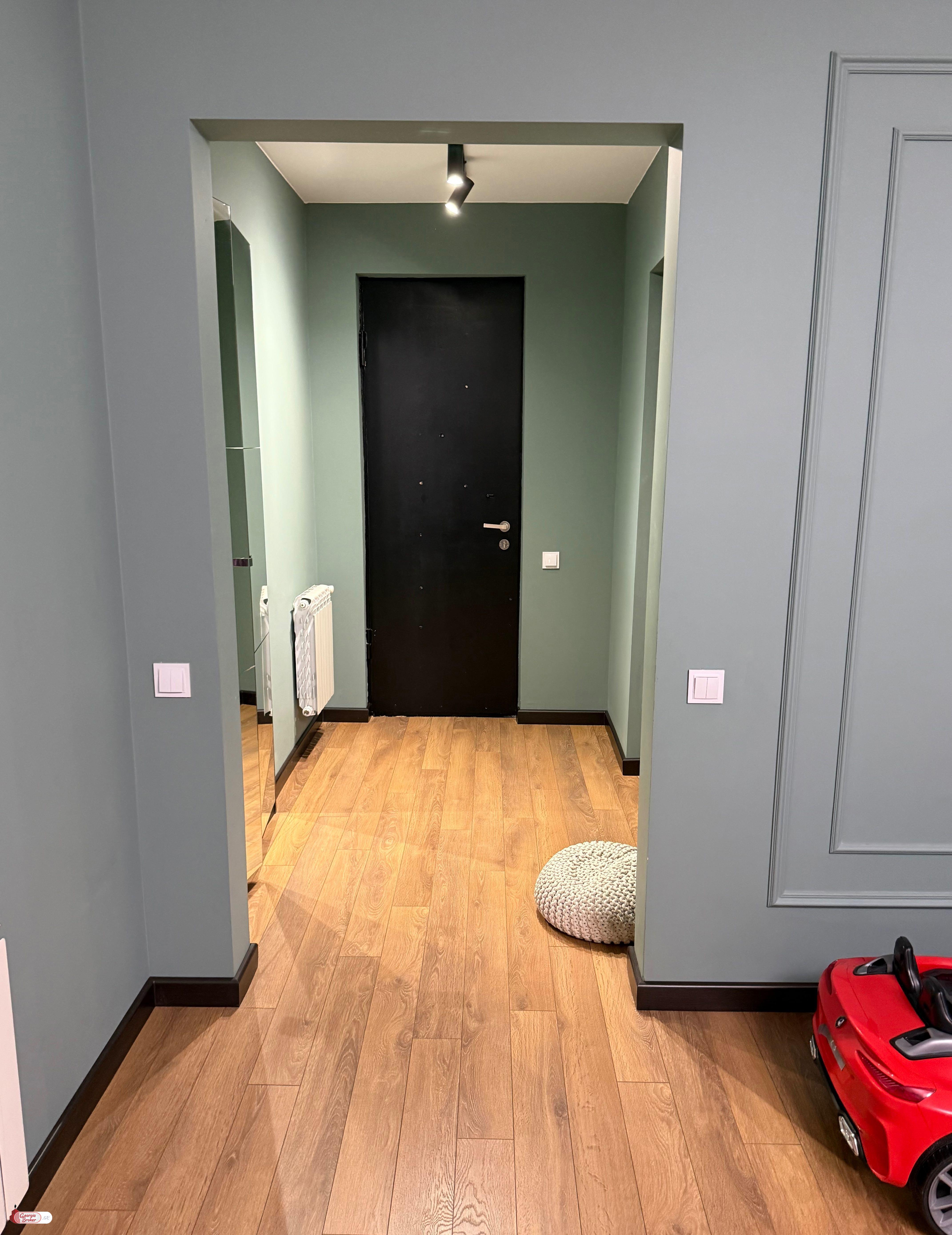 იყიდება ახალი გარემონტებული 4 ოთახიანი ბინა