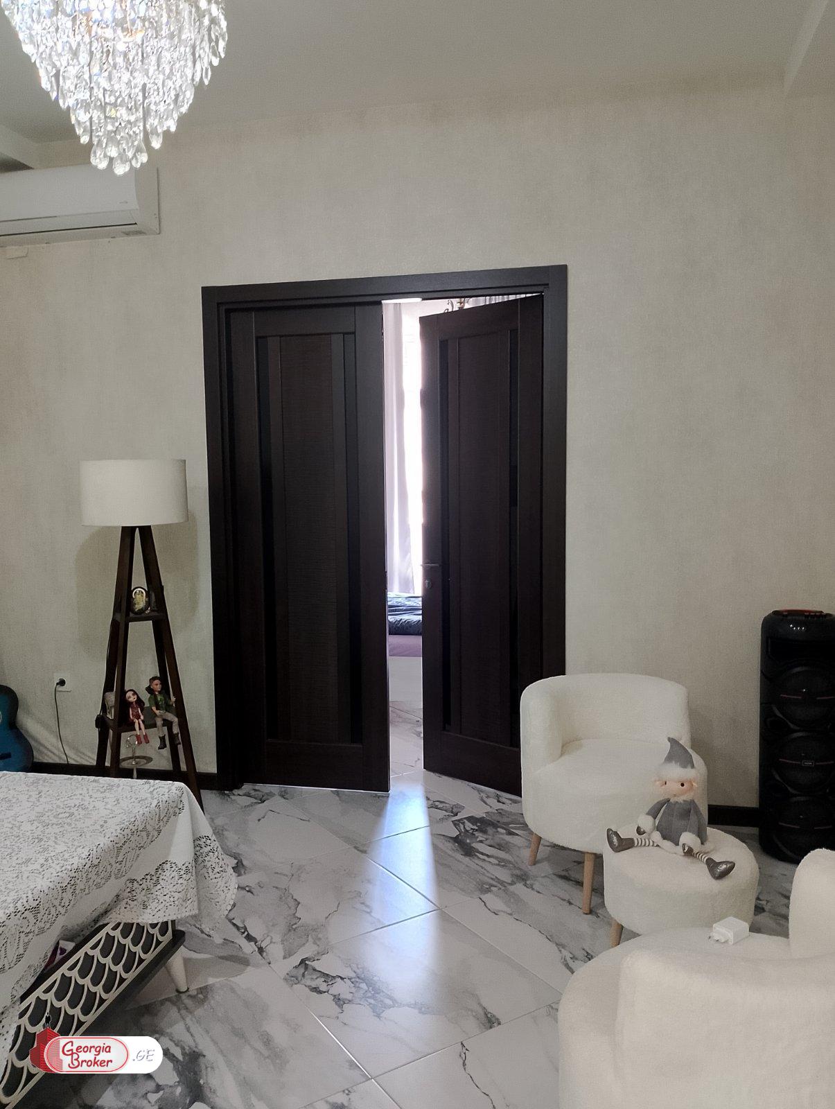 იყიდება ახალი გარემონტებული 3 ოთახიანი ბინა