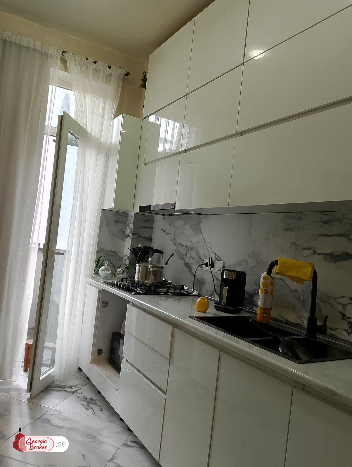 იყიდება ახალი გარემონტებული 3 ოთახიანი ბინა