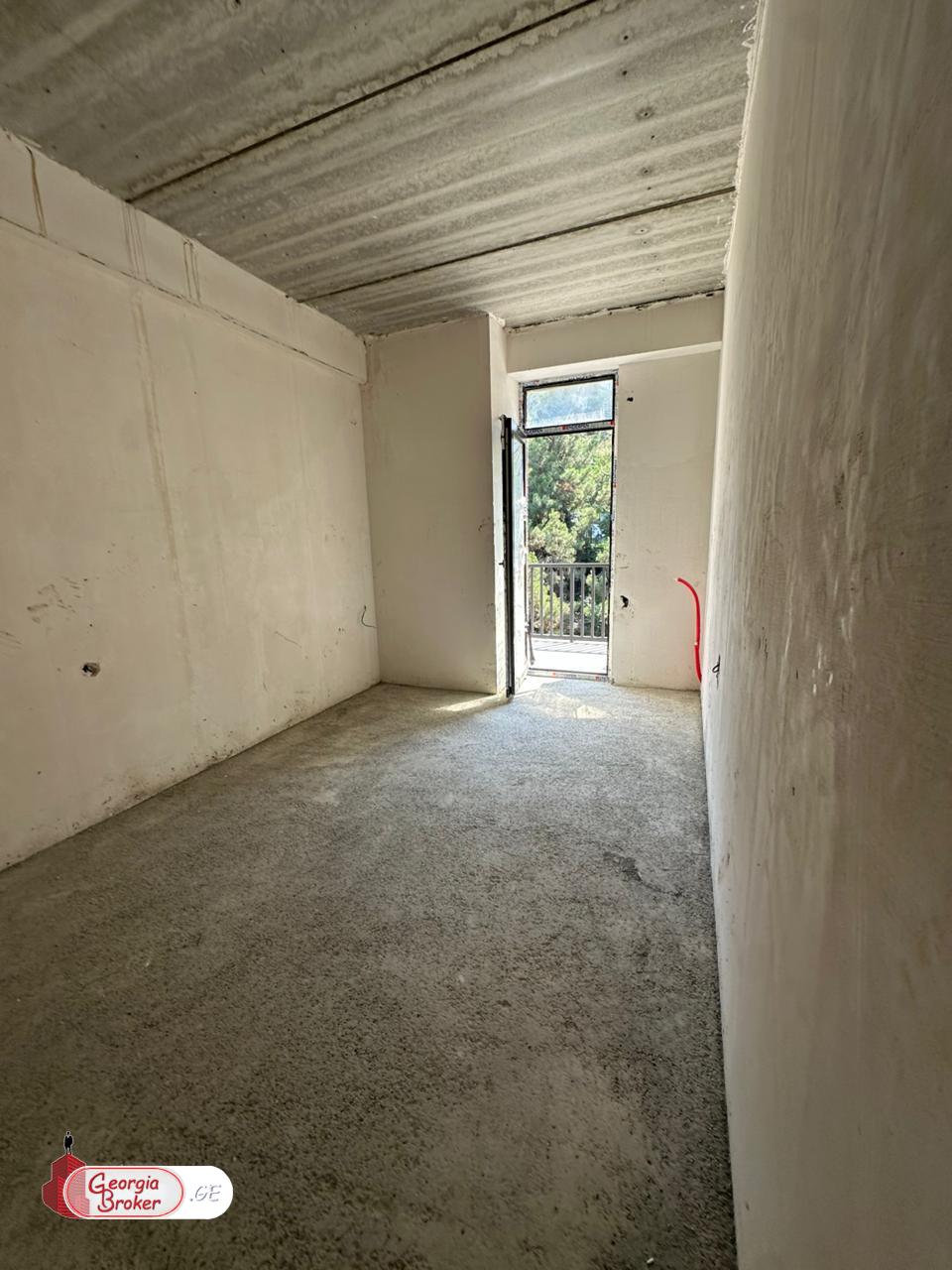 იყიდება ახალი აშენებული 2 ოთახიანი ბინა