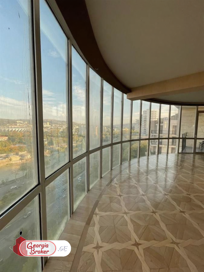 იყიდება ახალი გარემონტებული 5 ოთახიანი ბინა