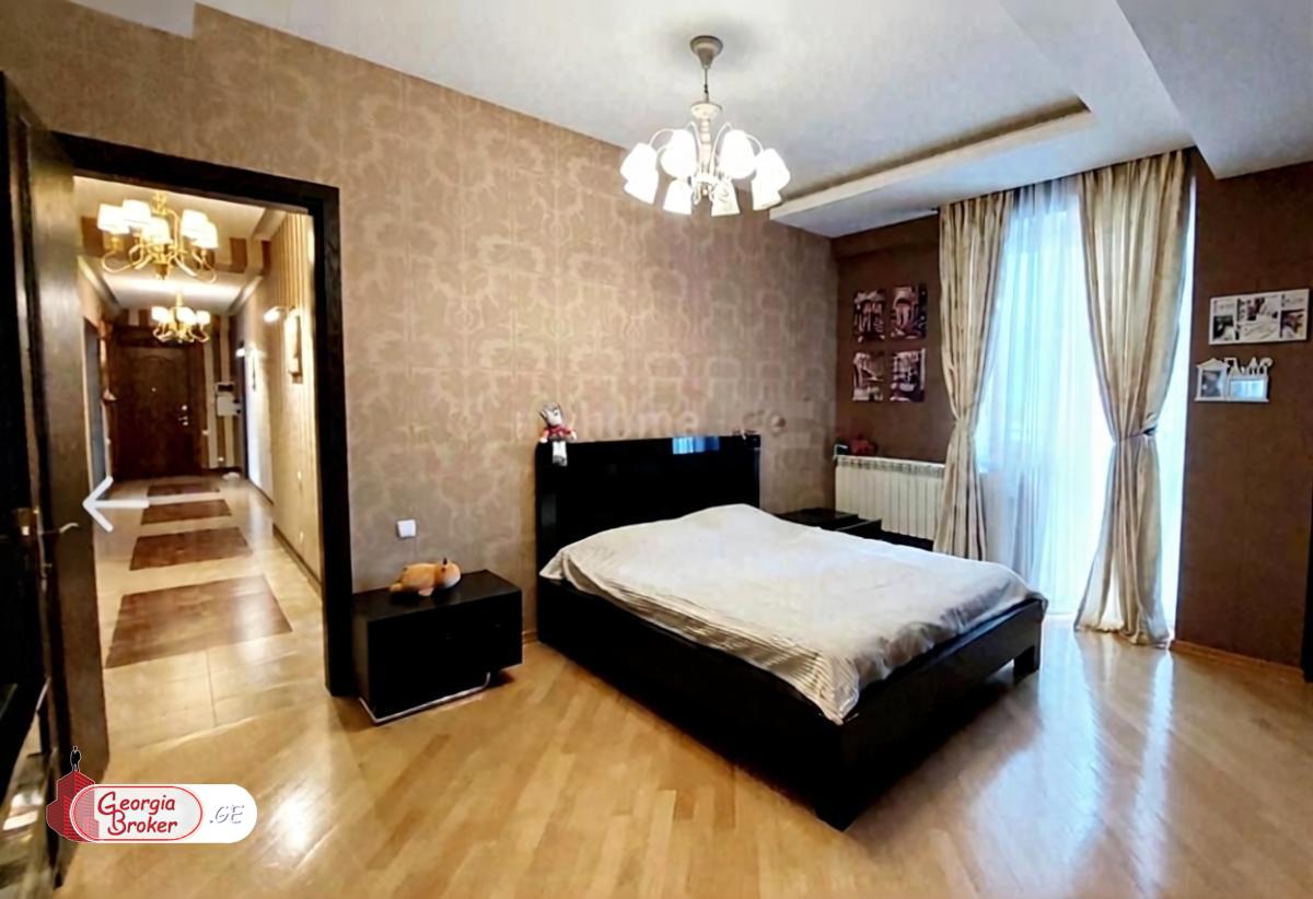 იყიდება ახალი გარემონტებული 5 ოთახიანი ბინა