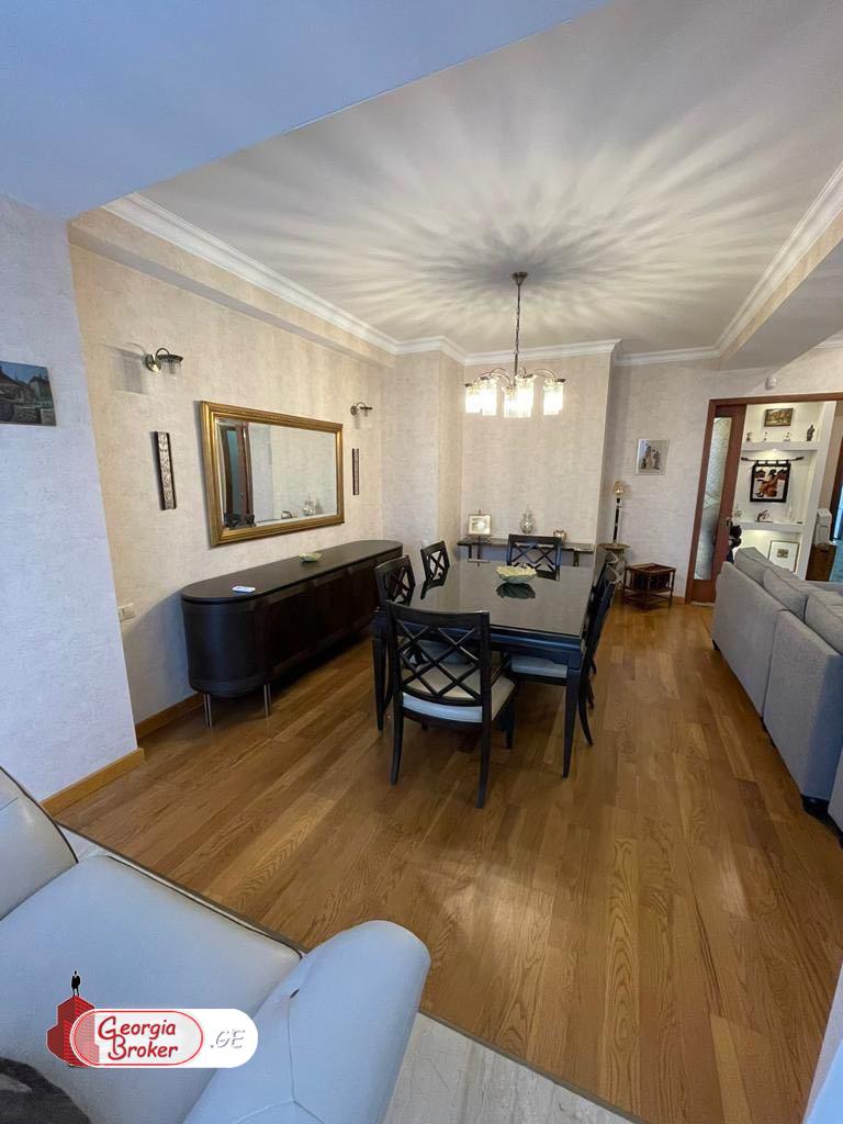 იყიდება ახალი გარემონტებული 4 ოთახიანი ბინა