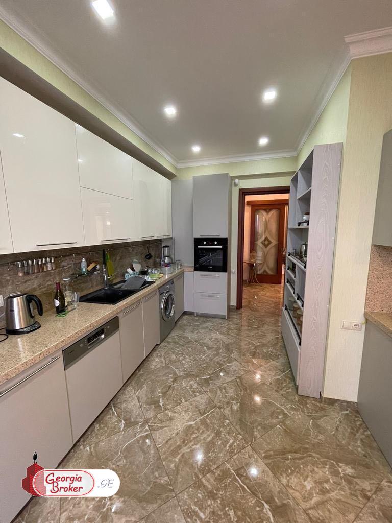 იყიდება ახალი გარემონტებული 4 ოთახიანი ბინა