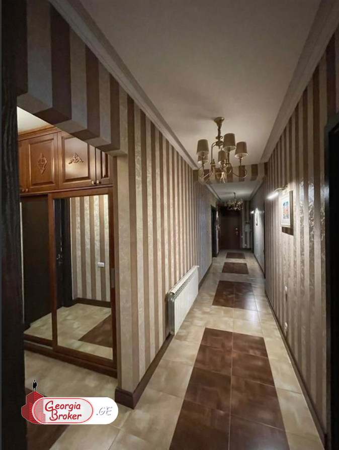 იყიდება ახალი გარემონტებული 5 ოთახიანი ბინა