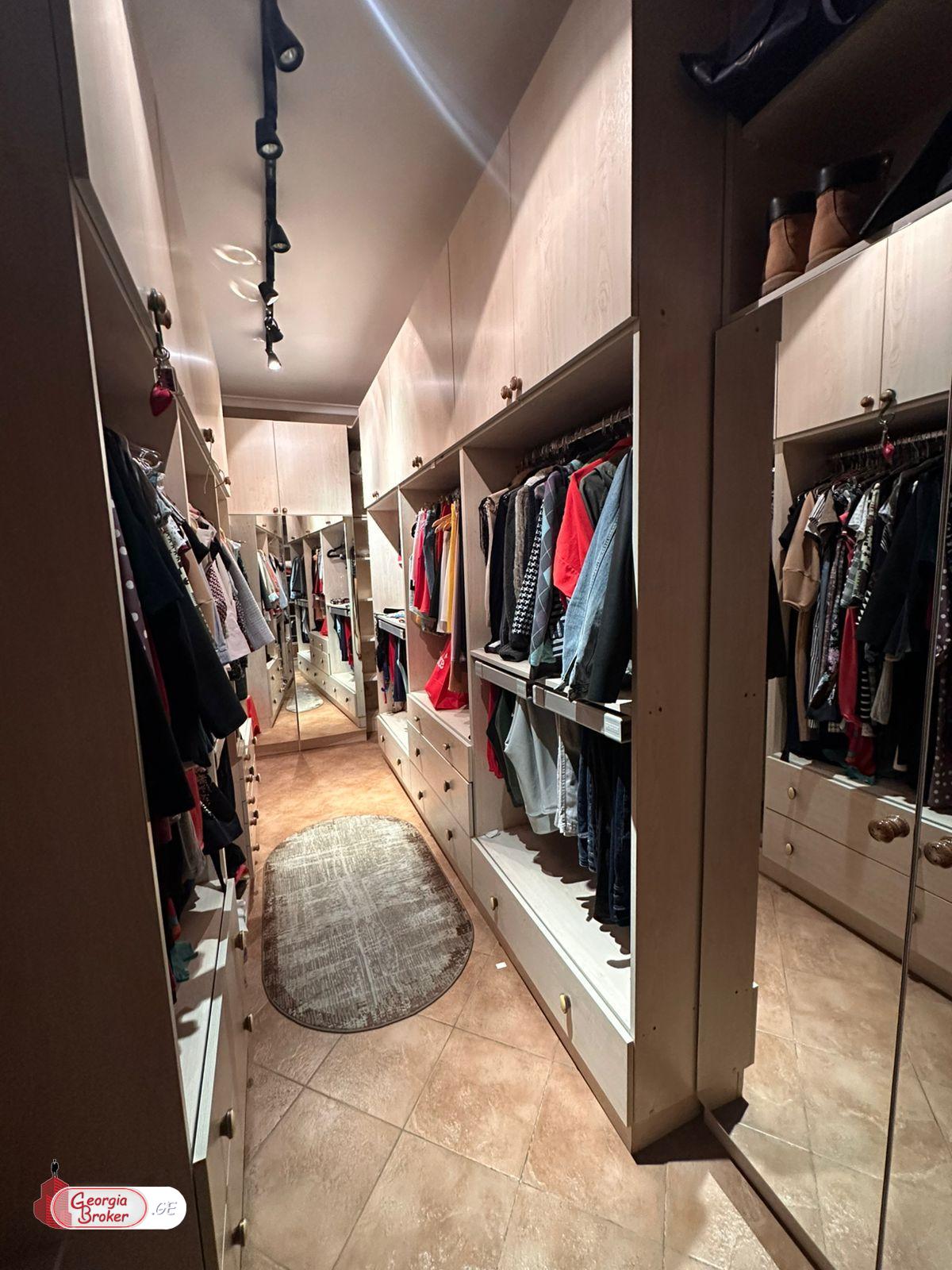 nearly repaired 6-room apartment for sale