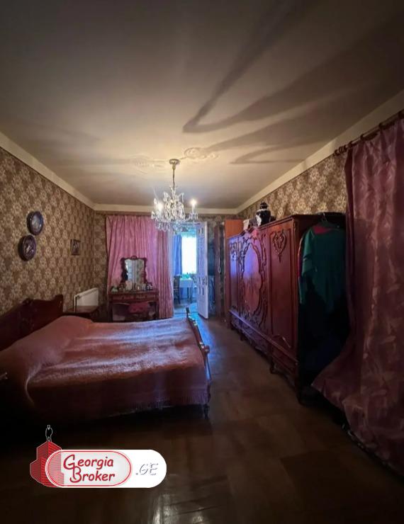 old repaired 4-room apartment for sale