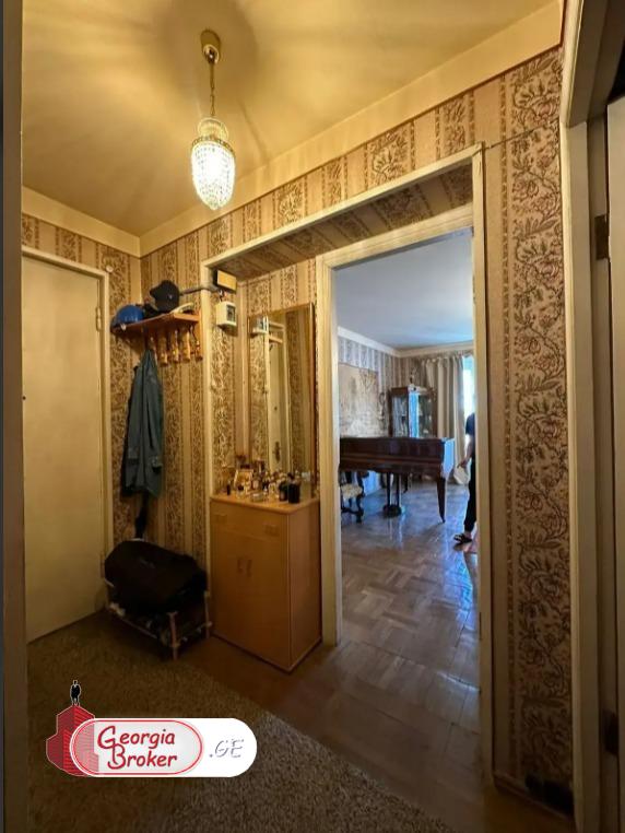 old repaired 4-room apartment for sale