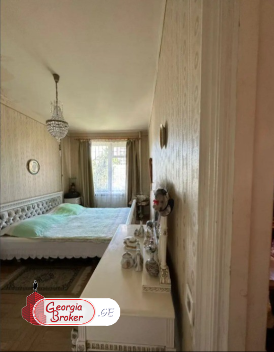 old repaired 4-room apartment for sale