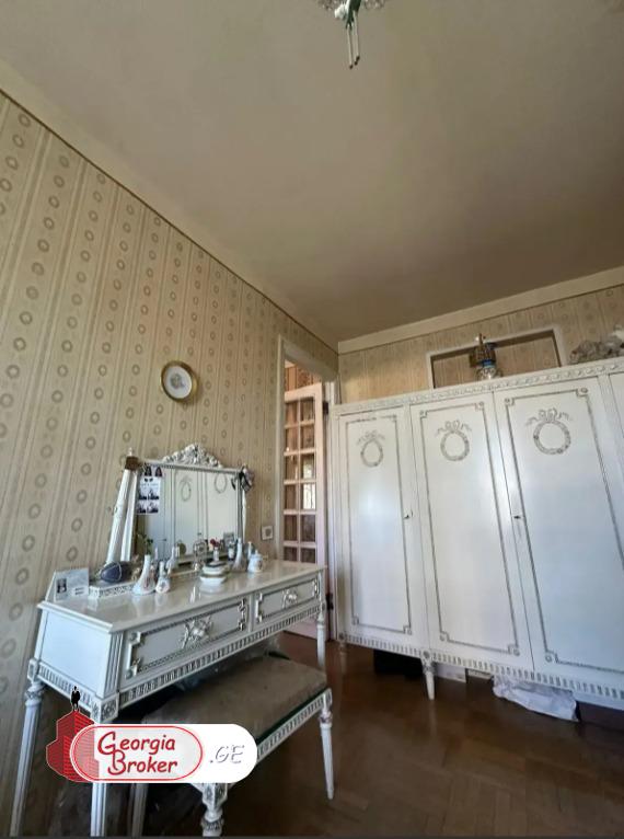 old repaired 4-room apartment for sale