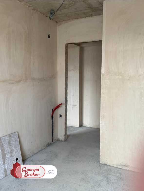 იყიდება ახალი აშენებული 2 ოთახიანი ბინა