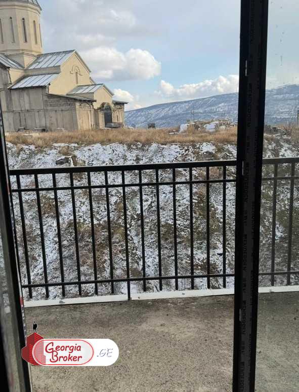 იყიდება ახალი აშენებული 2 ოთახიანი ბინა