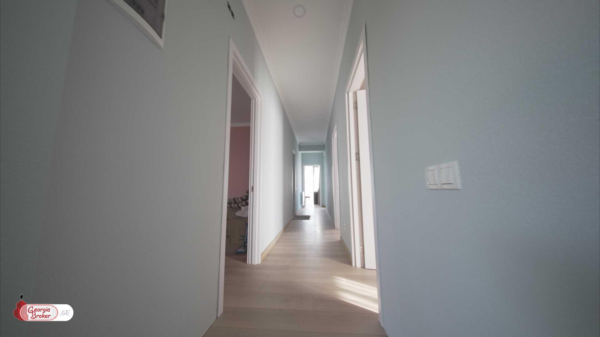 იყიდება ახალი გარემონტებული 6 ოთახიანი სახლი