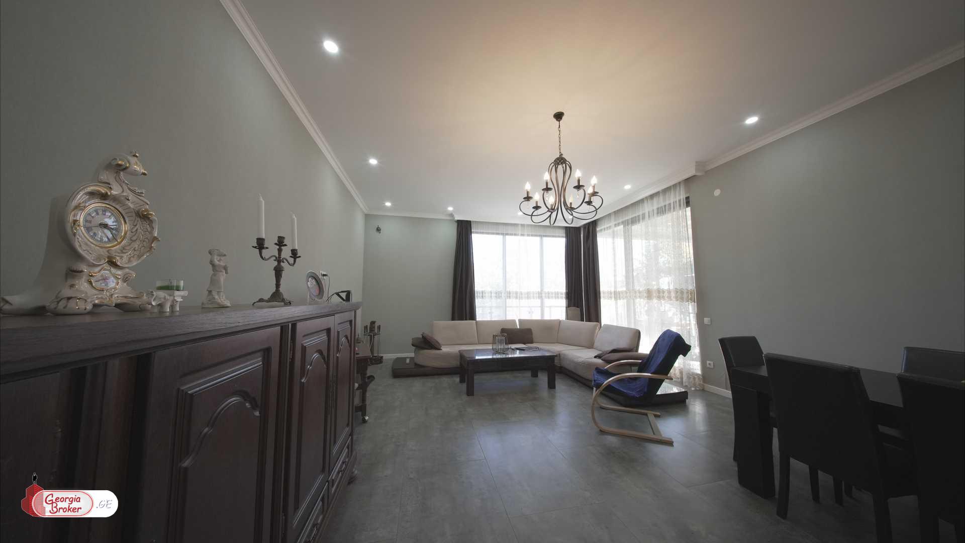 იყიდება ახალი გარემონტებული 6 ოთახიანი სახლი