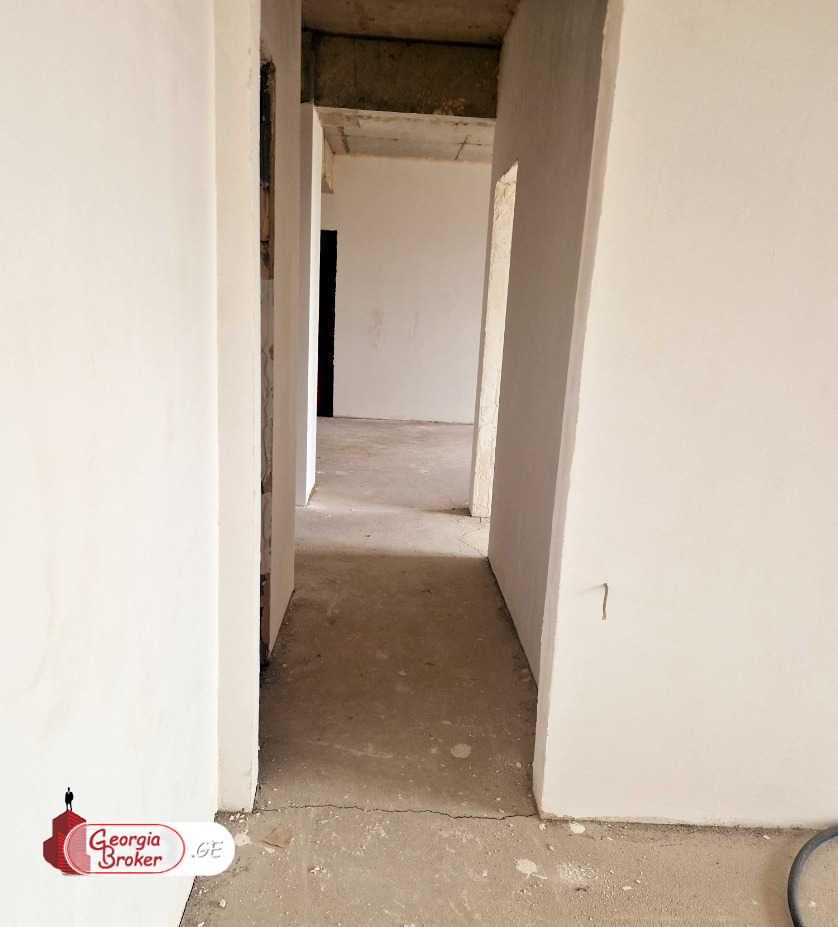 იყიდება ახალი აშენებული 5 ოთახიანი ბინა