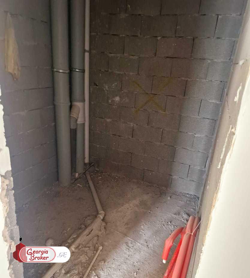 იყიდება ახალი აშენებული 5 ოთახიანი ბინა