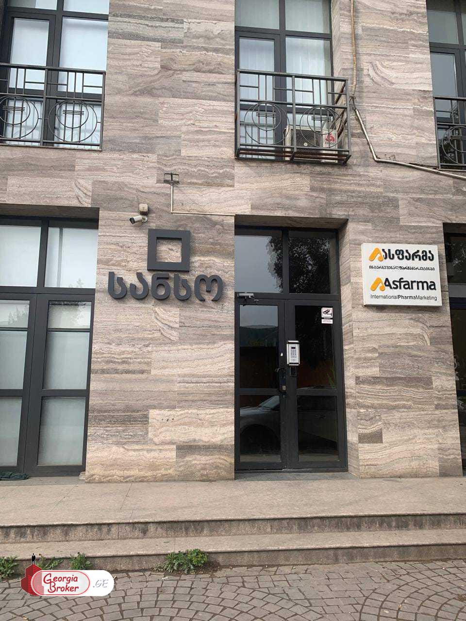 იყიდება ახალი აშენებული 4 ოთახიანი ბინა