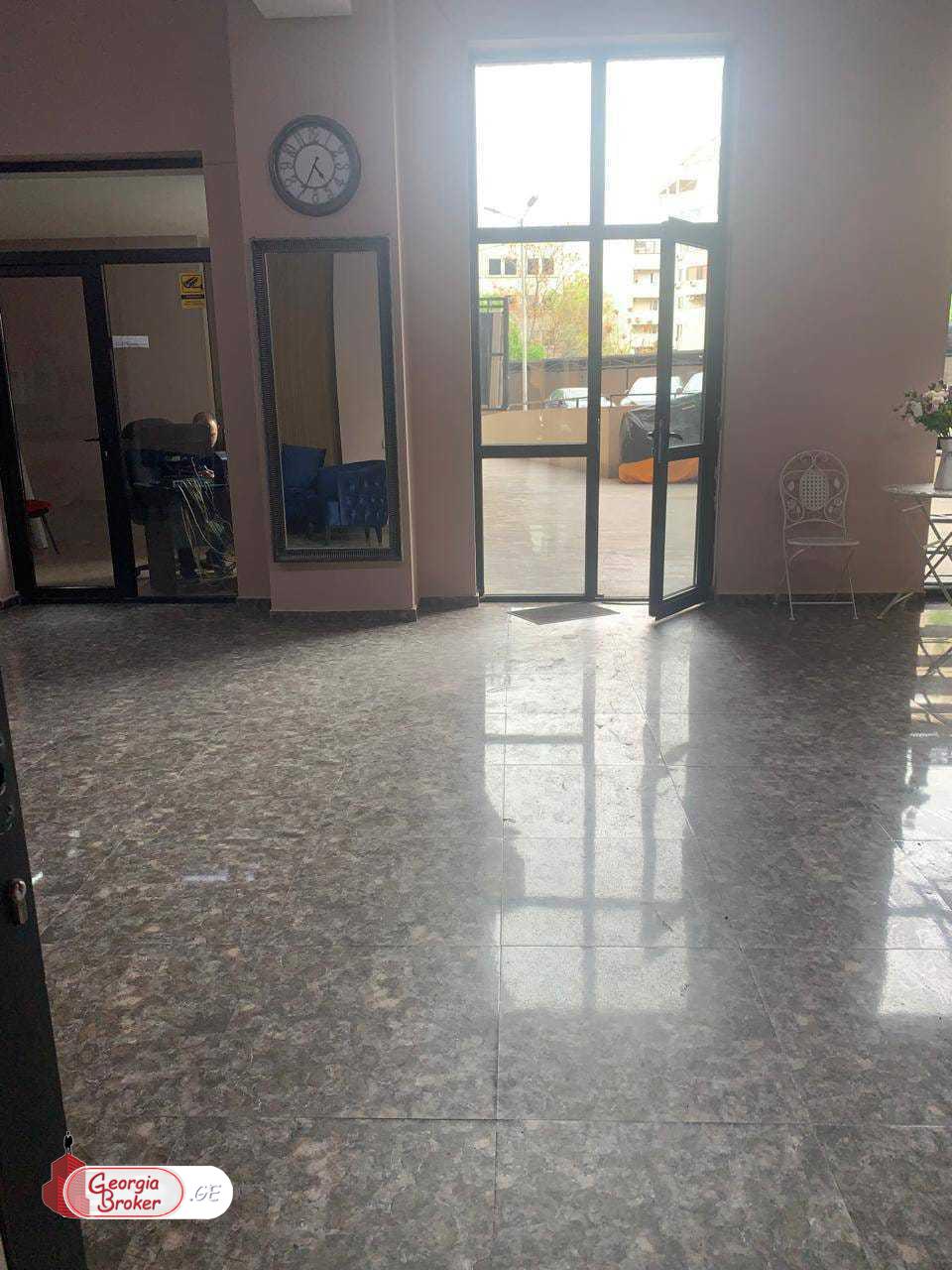 იყიდება ახალი აშენებული 4 ოთახიანი ბინა