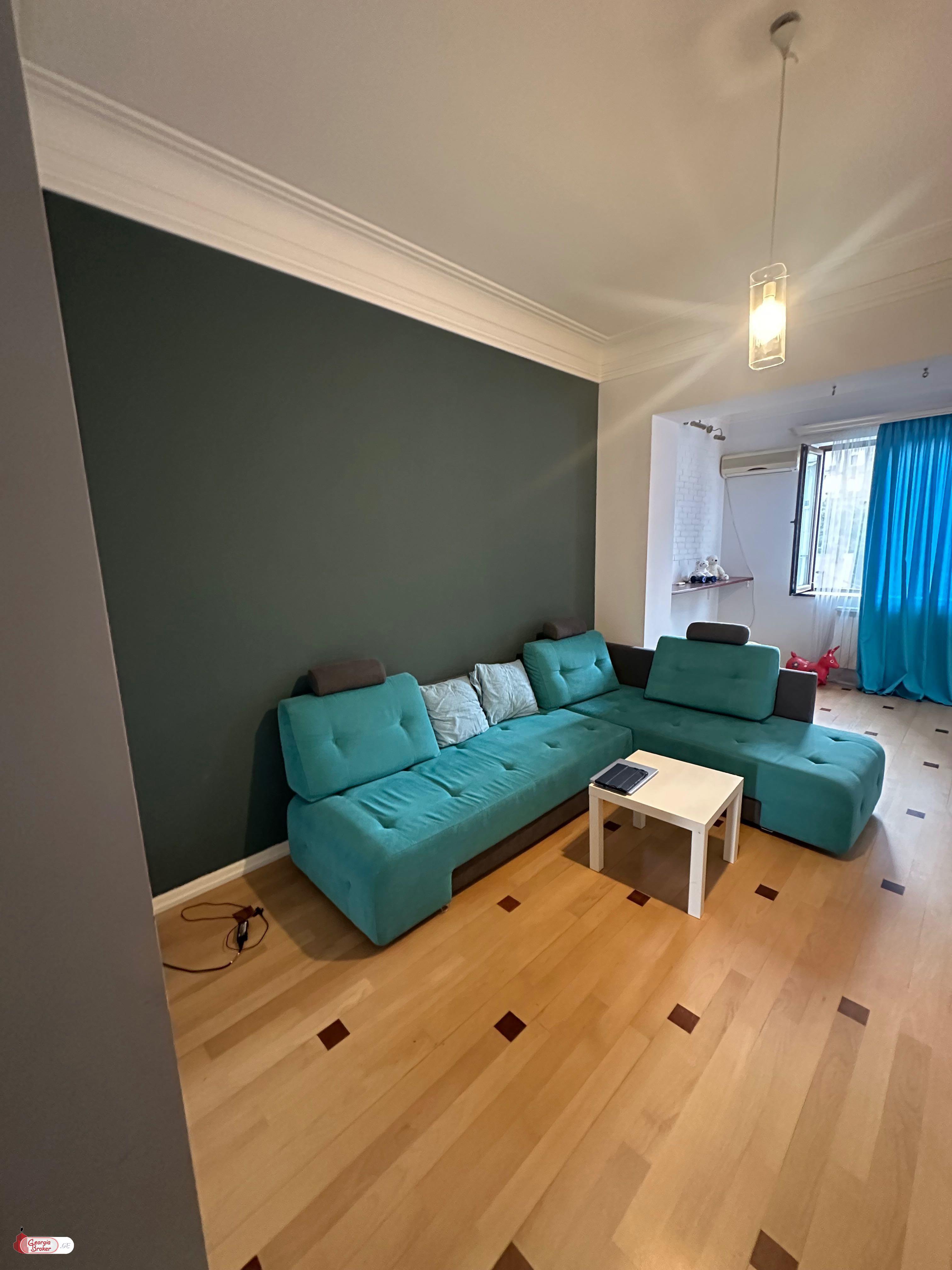 продается квартира с новым ремонтом 4-комнаты