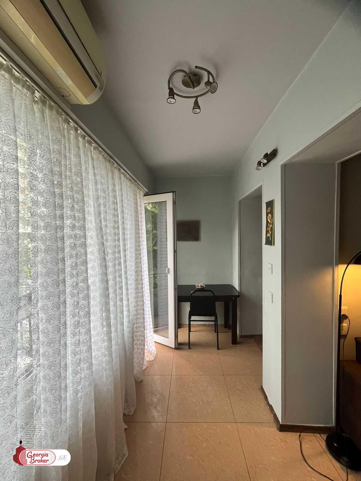 იყიდება ახალი გარემონტებული 4 ოთახიანი ბინა