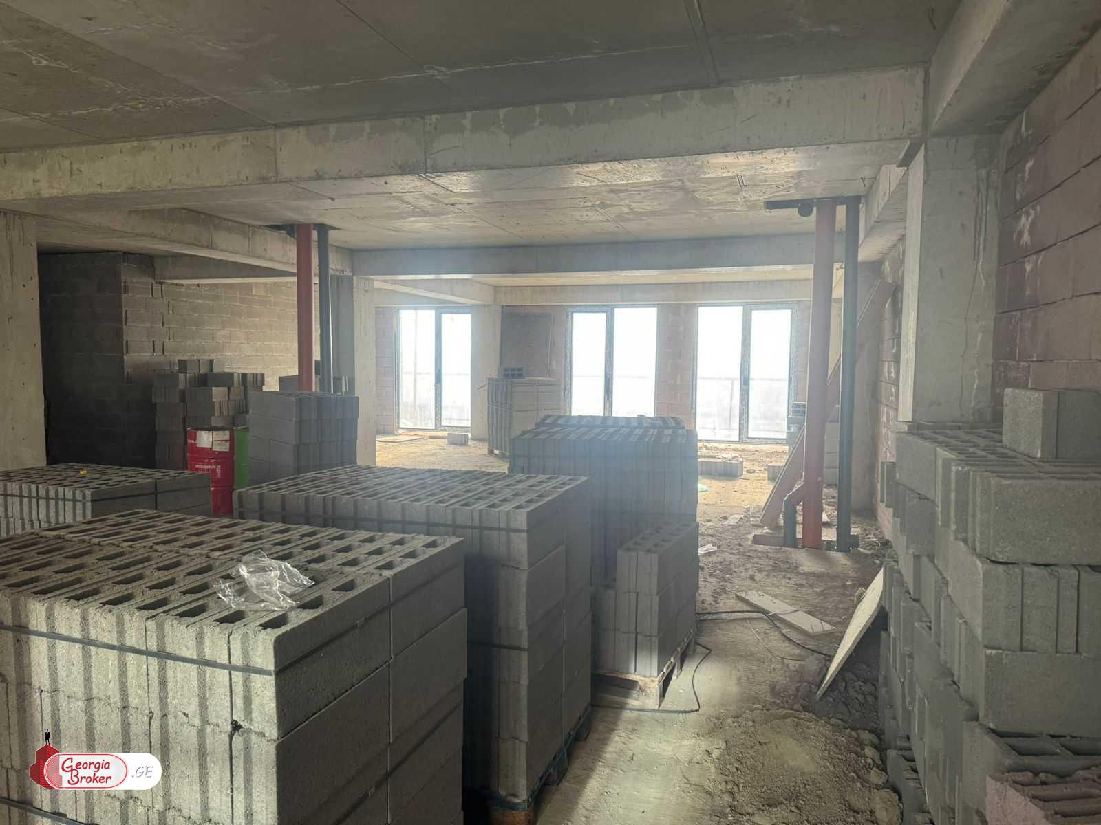 იყიდება ახალი აშენებული 5 ოთახიანი ბინა