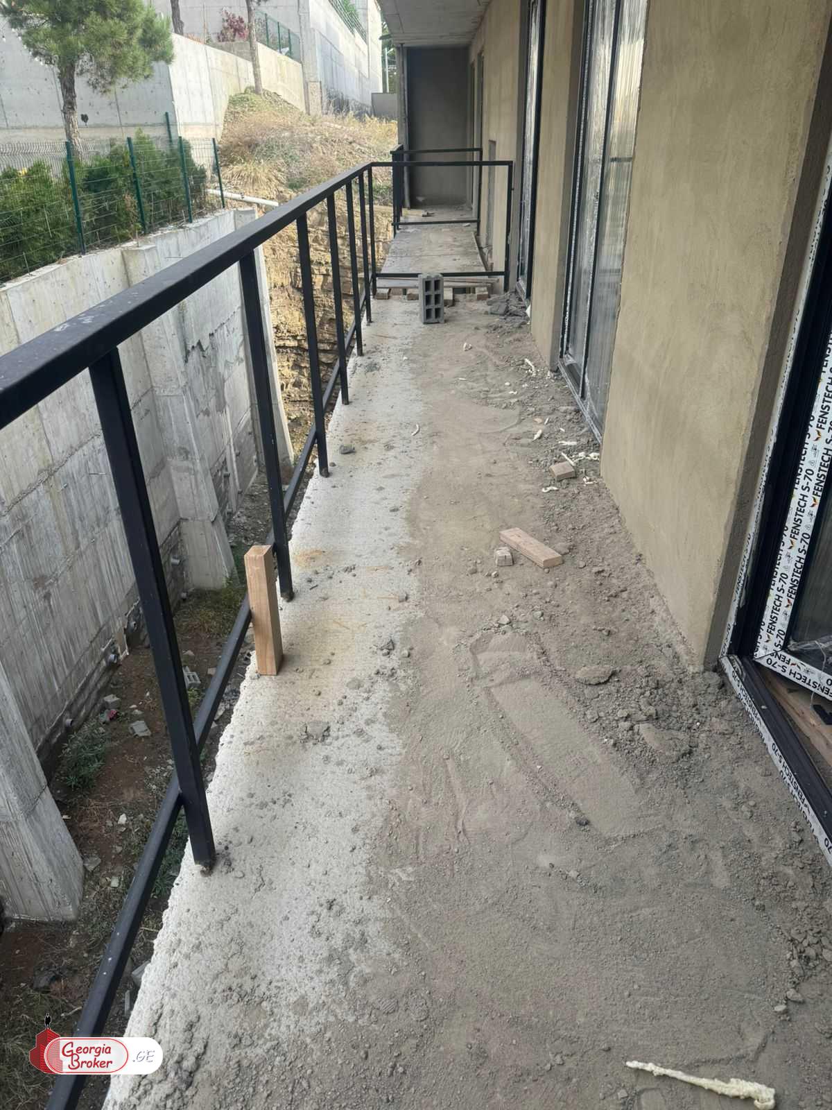 იყიდება ახალი აშენებული 5 ოთახიანი ბინა