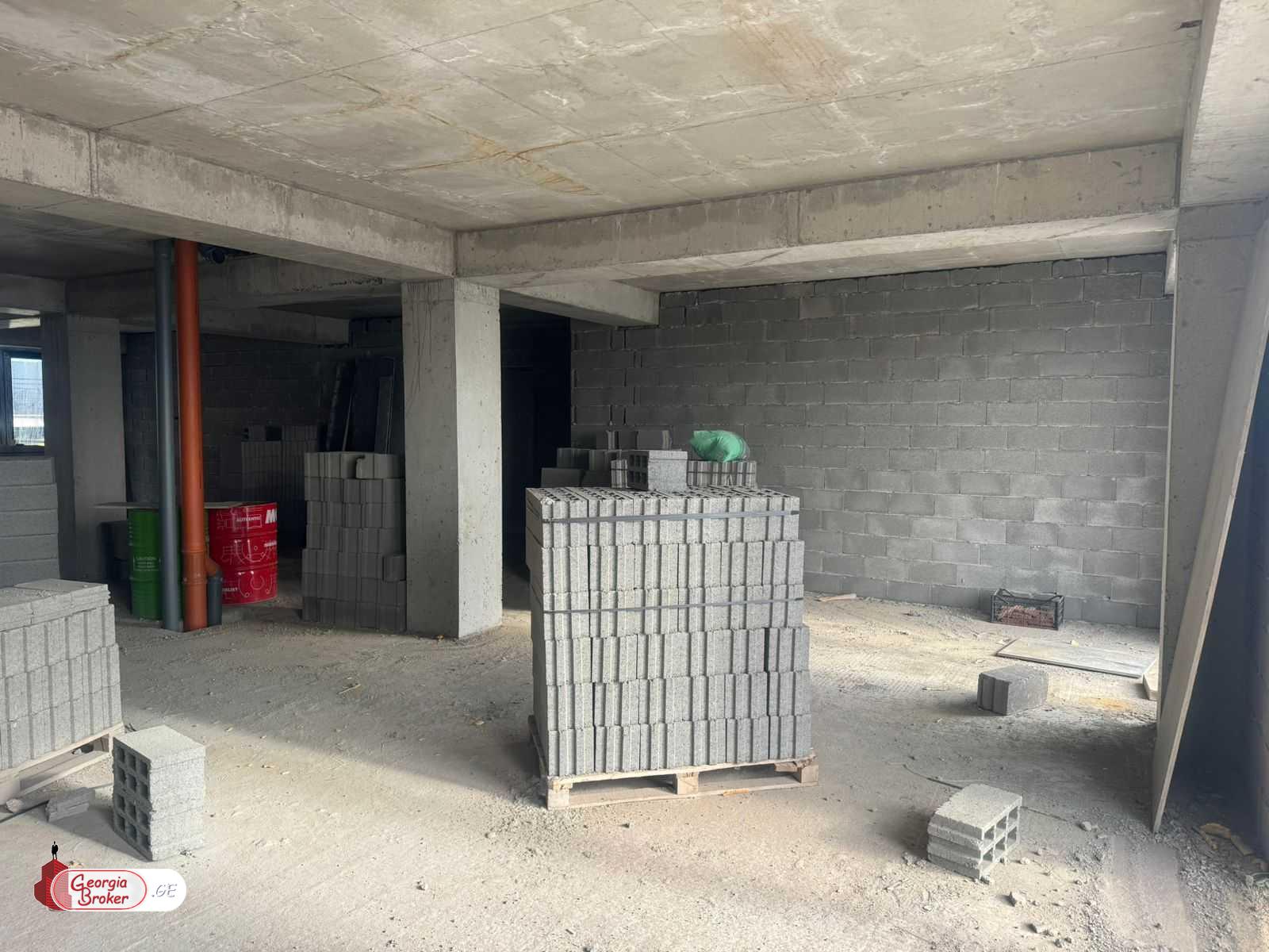 იყიდება ახალი აშენებული 5 ოთახიანი ბინა