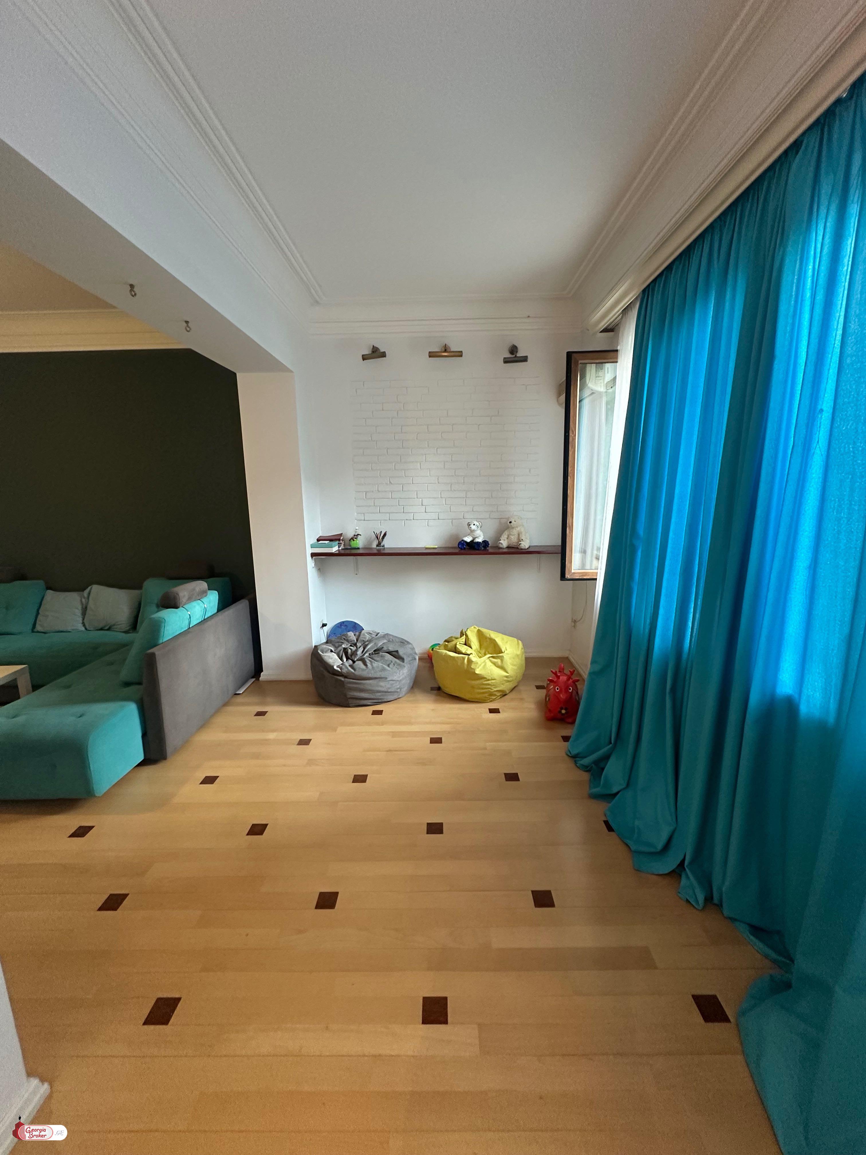 იყიდება ახალი გარემონტებული 4 ოთახიანი ბინა