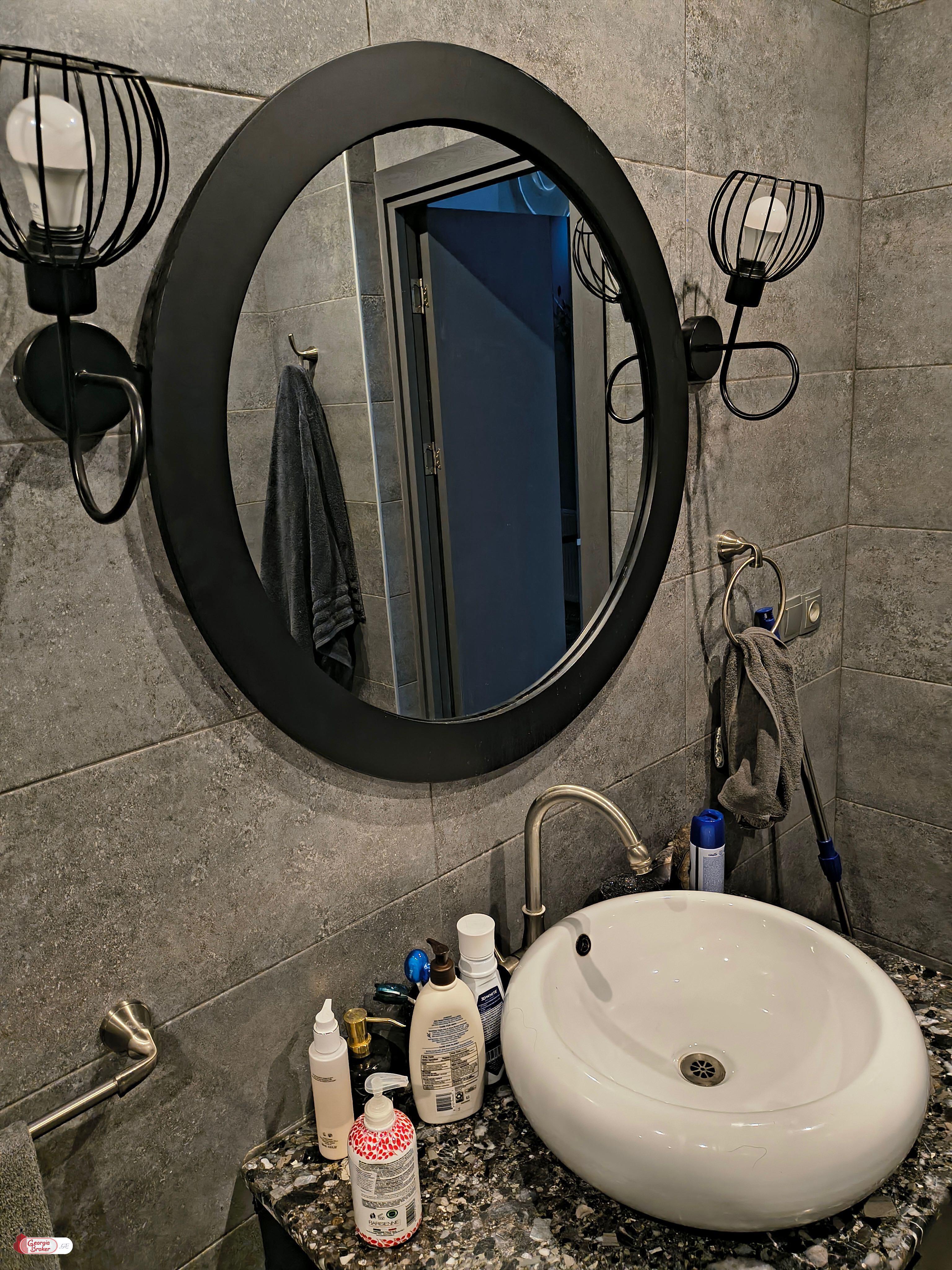 იყიდება ახალი გარემონტებული 2 ოთახიანი ბინა