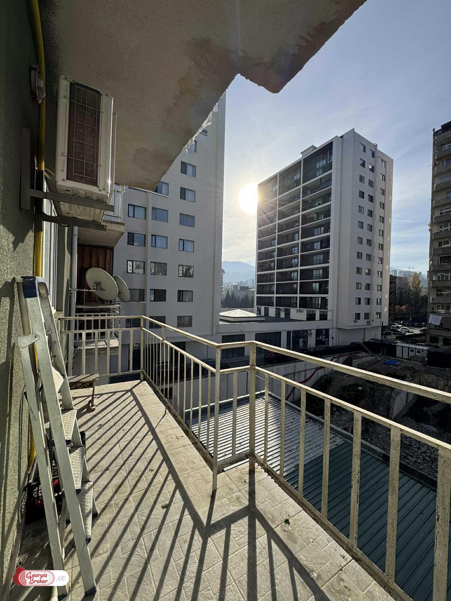 продается квартира с новым ремонтом 3-комнаты